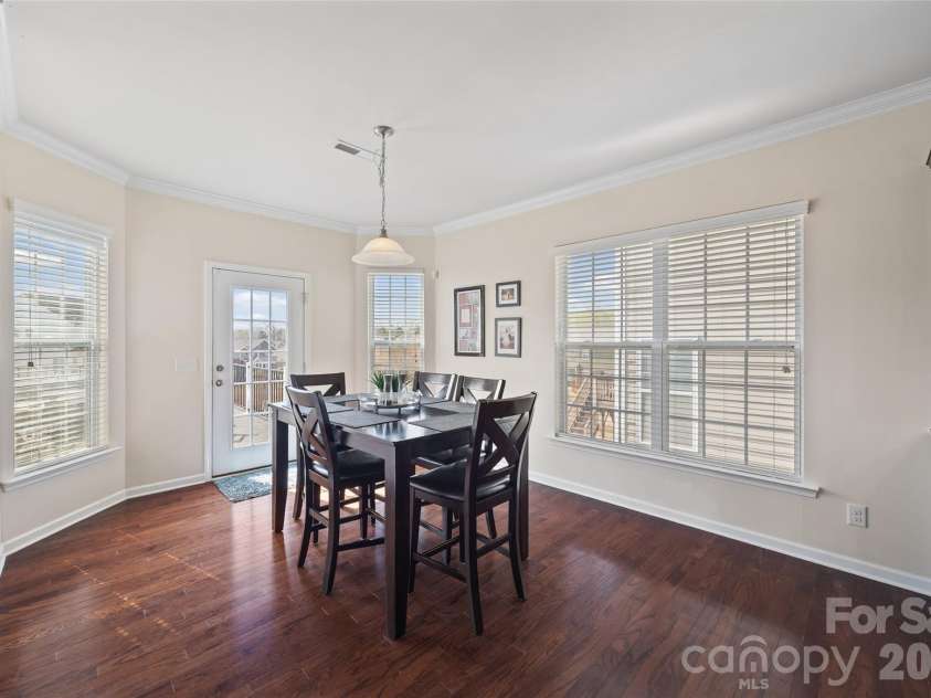 327 Hawks Creek Parkway, Fort Mill, SC 29708.  MLS# CAR4360891, YatesRealty ID 17649. Eat in kitchen area