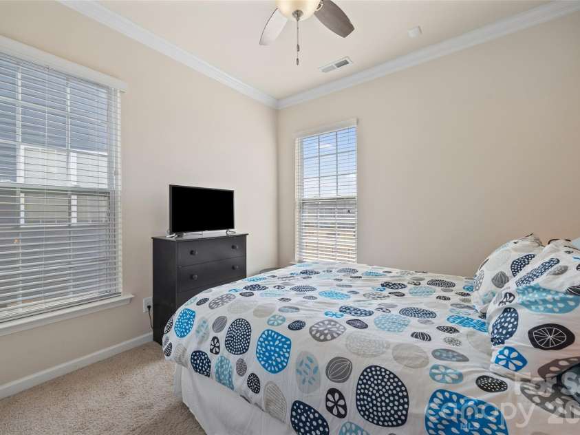 327 Hawks Creek Parkway, Fort Mill, SC 29708.  MLS# CAR4360891, YatesRealty ID 17649. First floor bedroom