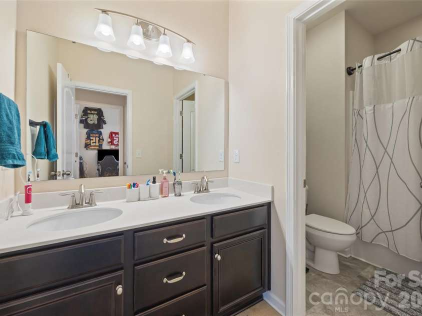 327 Hawks Creek Parkway, Fort Mill, SC 29708.  MLS# CAR4360891, YatesRealty ID 17649. Full bathroom