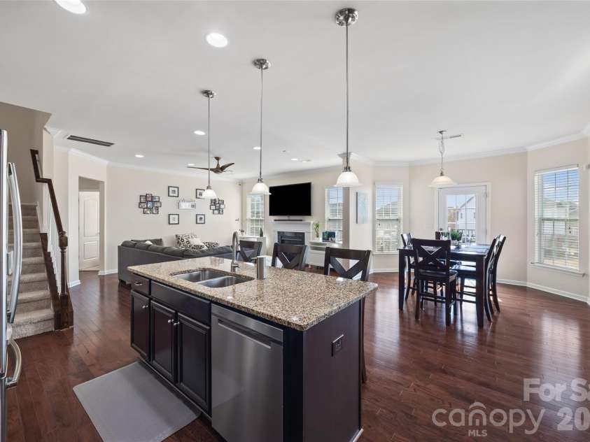 327 Hawks Creek Parkway, Fort Mill, SC 29708.  MLS# CAR4360891, YatesRealty ID 17649. Kitchen
