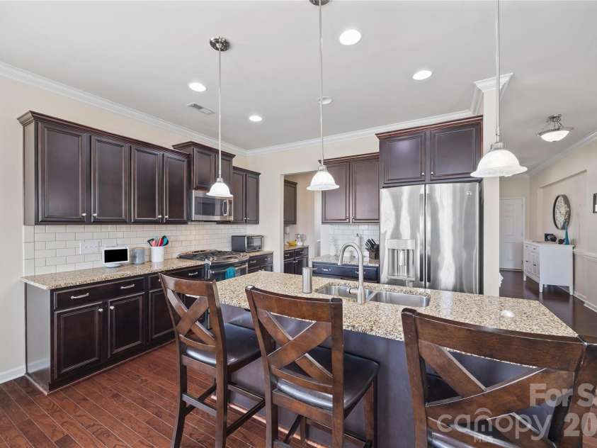 327 Hawks Creek Parkway, Fort Mill, SC 29708.  MLS# CAR4360891, YatesRealty ID 17649. Kitchen