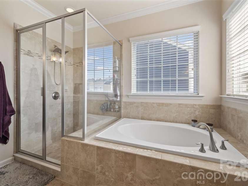 327 Hawks Creek Parkway, Fort Mill, SC 29708.  MLS# CAR4360891, YatesRealty ID 17649. Primary bathroom