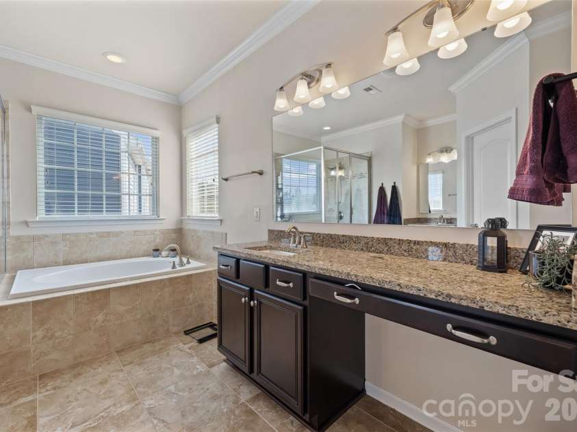 327 Hawks Creek Parkway, Fort Mill, SC 29708.  MLS# CAR4360891, YatesRealty ID 17649. Primary bathroom