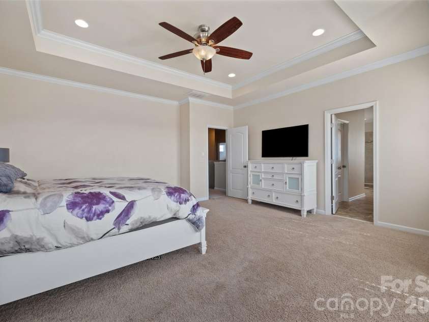 327 Hawks Creek Parkway, Fort Mill, SC 29708.  MLS# CAR4360891, YatesRealty ID 17649. Primary bedroom