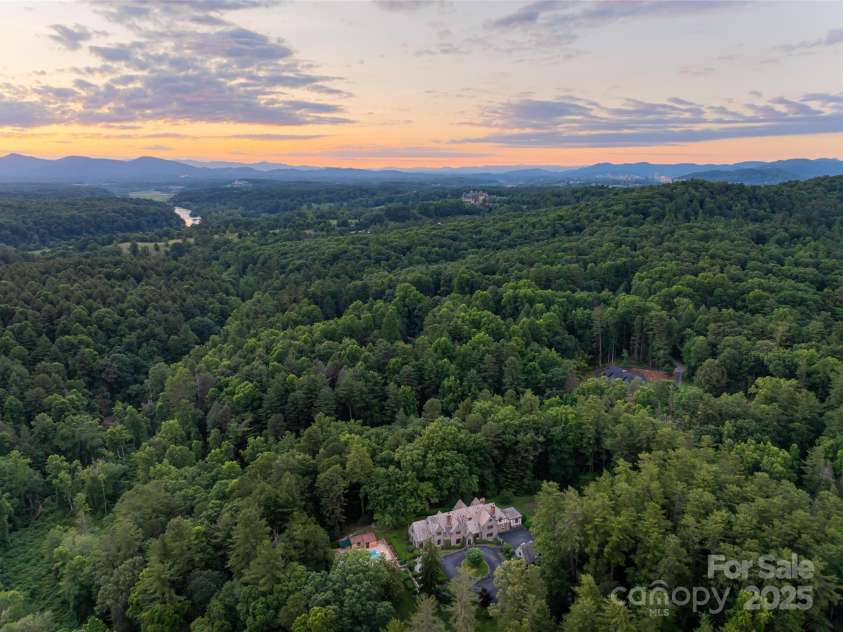 436 Vanderbilt Road, Asheville, NC 28803.  MLS# CAR4132682, YatesRealty ID 1765. 