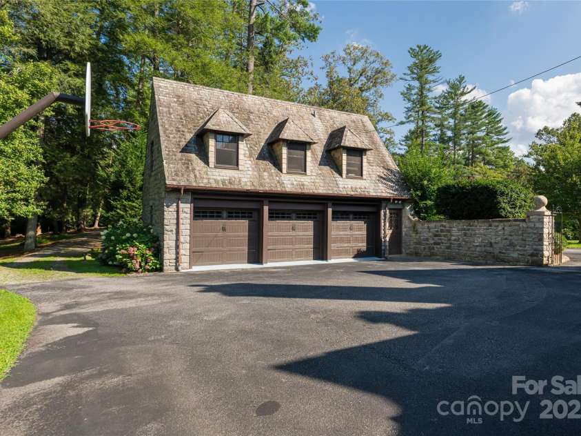 436 Vanderbilt Road, Asheville, NC 28803.  MLS# CAR4132682, YatesRealty ID 1765. 