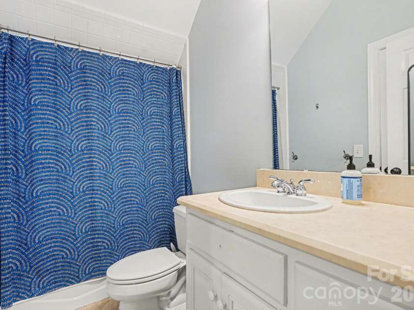 7609 Windaliere Drive, Cornelius, NC 28031.  MLS# CAR4358973, YatesRealty ID 17651. 3rd floor Bathroom