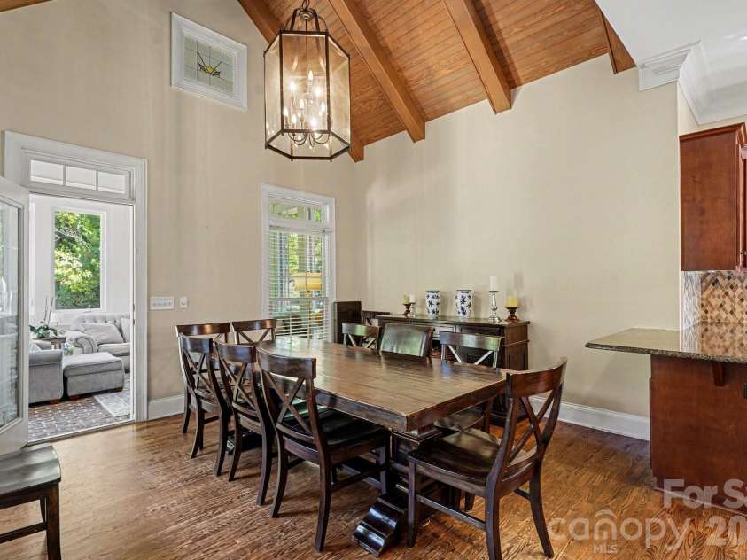 7609 Windaliere Drive, Cornelius, NC 28031.  MLS# CAR4358973, YatesRealty ID 17651. Eat-at Kitchen