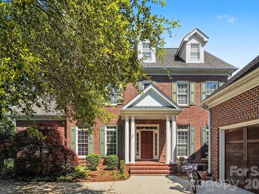 7609 Windaliere Drive, Cornelius, NC 28031.  MLS# CAR4358973, YatesRealty ID 17651. Large Driveway with Ample Parking
