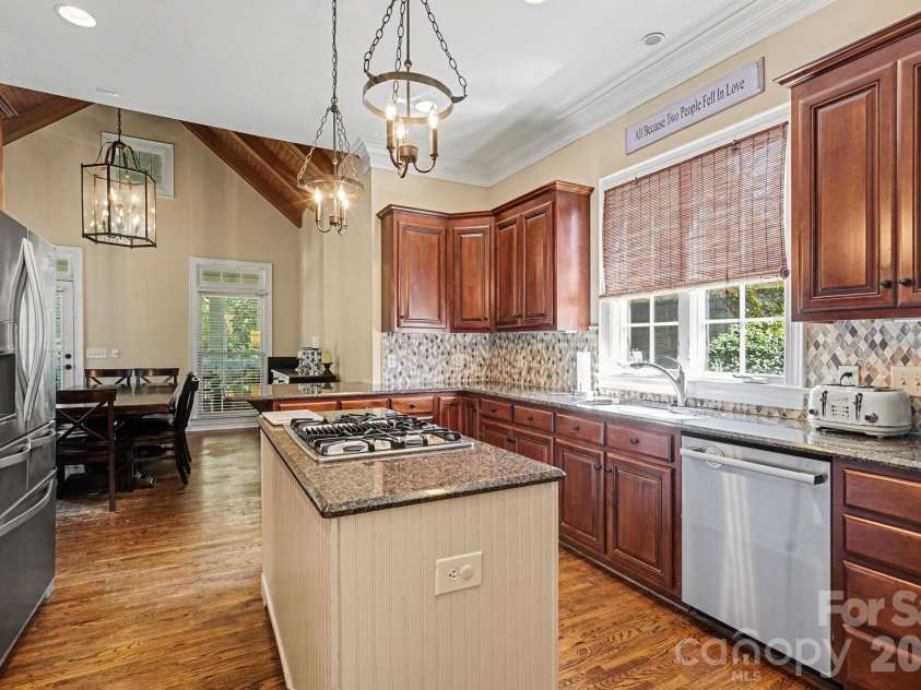 7609 Windaliere Drive, Cornelius, NC 28031.  MLS# CAR4358973, YatesRealty ID 17651. Large Kitchen with Gas cooktop