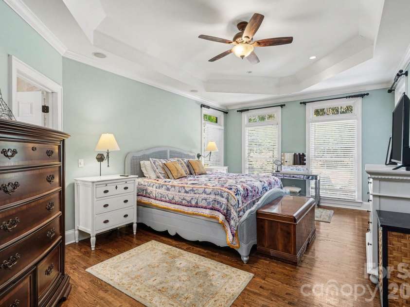 7609 Windaliere Drive, Cornelius, NC 28031.  MLS# CAR4358973, YatesRealty ID 17651. Main floor Primary Suite
