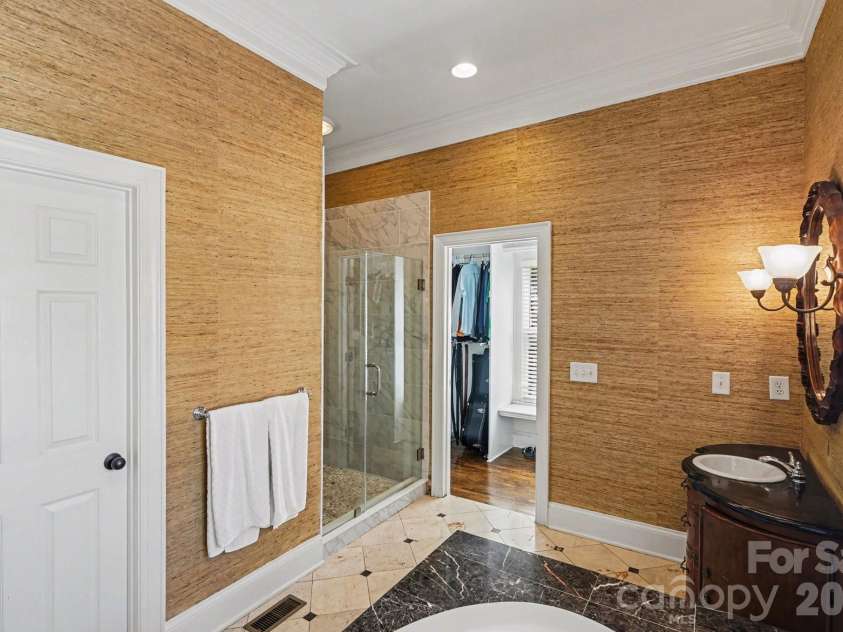 7609 Windaliere Drive, Cornelius, NC 28031.  MLS# CAR4358973, YatesRealty ID 17651. Spa-like primary ensuite