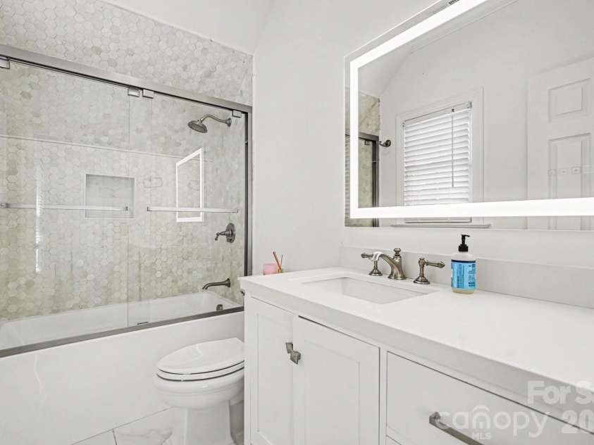 7609 Windaliere Drive, Cornelius, NC 28031.  MLS# CAR4358973, YatesRealty ID 17651. Updated Ensuite Bathroom (Bedroom #2)
