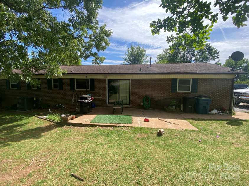 4230 Old Brittain Road, Hickory, NC 28602.  MLS# CAR4246627, YatesRealty ID 17652. 