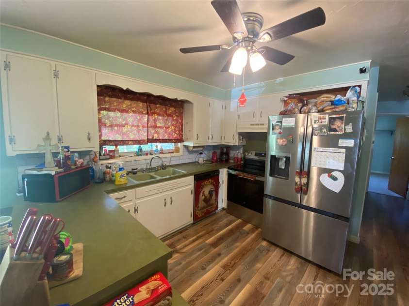 4230 Old Brittain Road, Hickory, NC 28602.  MLS# CAR4246627, YatesRealty ID 17652. 