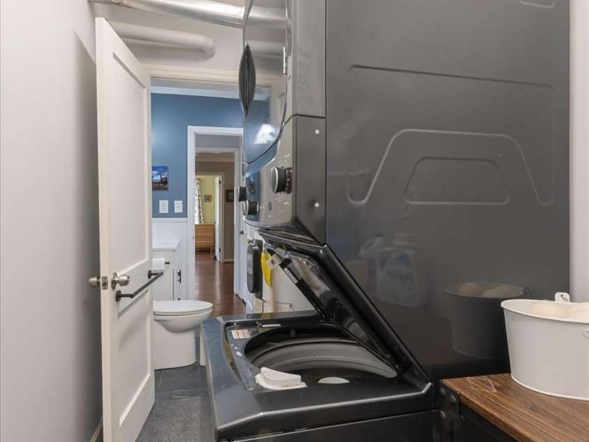7 Wilshire Drive, Asheville, NC 28806.  MLS# CAR4359432, YatesRealty ID 17652. Laundry room