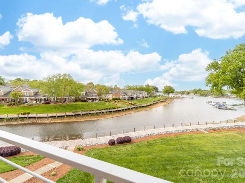 18633 Harborside Drive, Cornelius, NC 28031.  MLS# CAR4366033, YatesRealty ID 17653. 