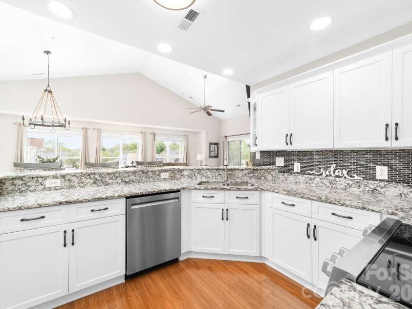 18633 Harborside Drive, Cornelius, NC 28031.  MLS# CAR4366033, YatesRealty ID 17653. 