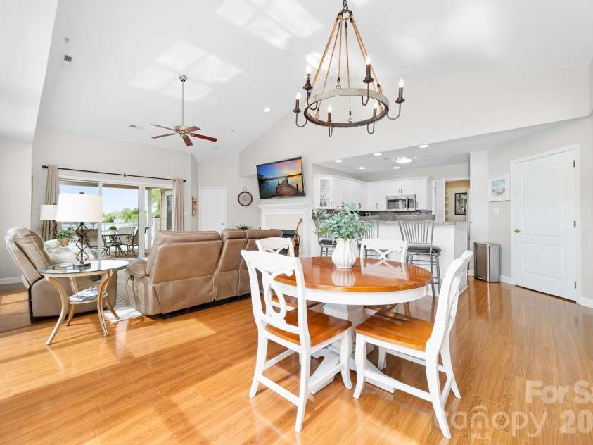 18633 Harborside Drive, Cornelius, NC 28031.  MLS# CAR4366033, YatesRealty ID 17653. 