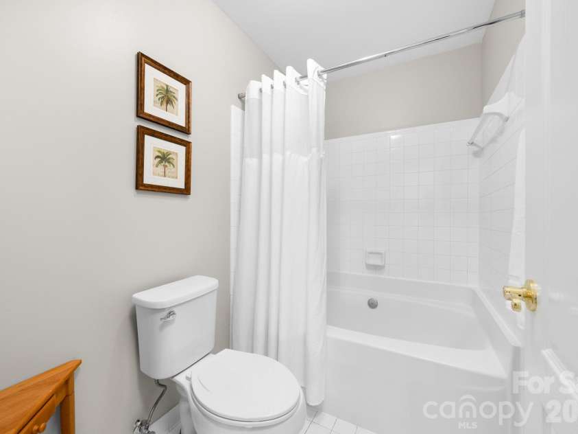 18633 Harborside Drive, Cornelius, NC 28031.  MLS# CAR4366033, YatesRealty ID 17653. 