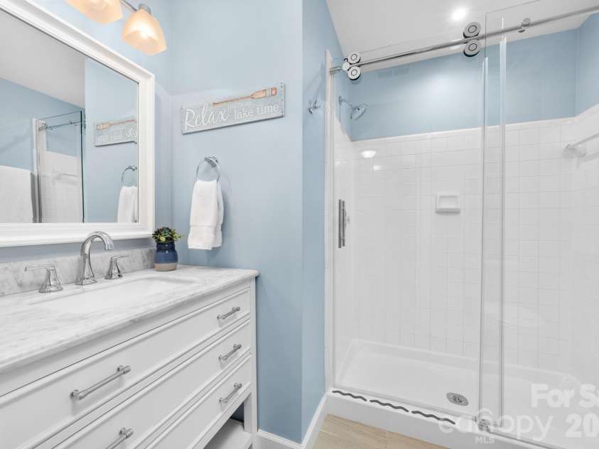 18633 Harborside Drive, Cornelius, NC 28031.  MLS# CAR4366033, YatesRealty ID 17653. 