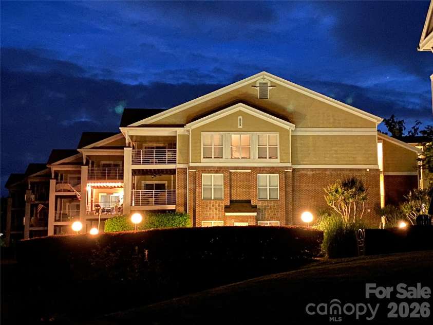 18633 Harborside Drive, Cornelius, NC 28031.  MLS# CAR4366033, YatesRealty ID 17653. 
