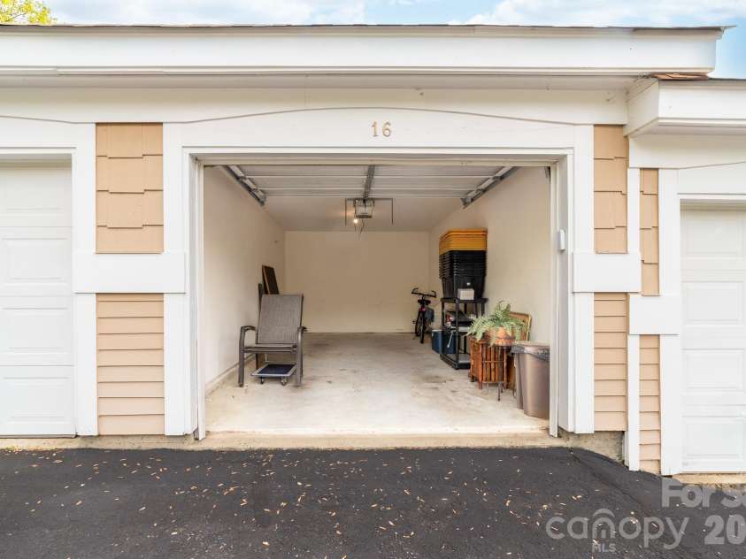 18633 Harborside Drive, Cornelius, NC 28031.  MLS# CAR4366033, YatesRealty ID 17653. Your own garage/storage space