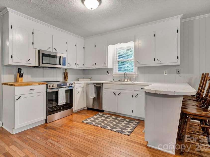 511 Apple Lane, Bessemer City, NC 28016.  MLS# CAR4260322, YatesRealty ID 17654. 