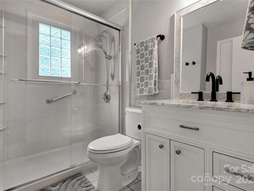 511 Apple Lane, Bessemer City, NC 28016.  MLS# CAR4260322, YatesRealty ID 17654. 