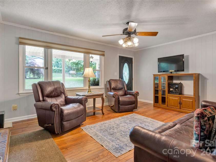 511 Apple Lane, Bessemer City, NC 28016.  MLS# CAR4260322, YatesRealty ID 17654. 