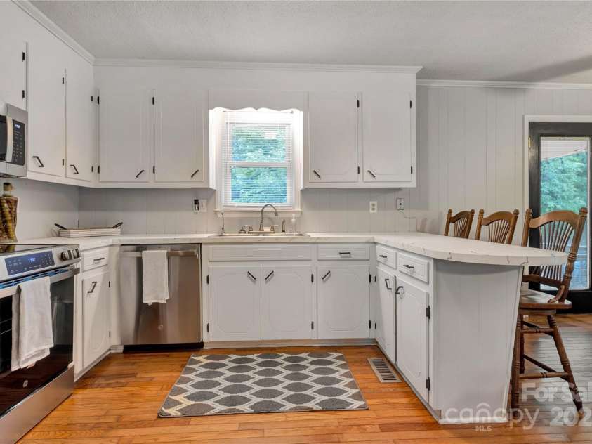 511 Apple Lane, Bessemer City, NC 28016.  MLS# CAR4260322, YatesRealty ID 17654. 