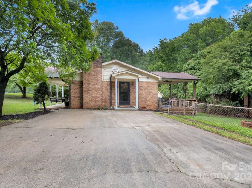 511 Apple Lane, Bessemer City, NC 28016.  MLS# CAR4260322, YatesRealty ID 17654. 
