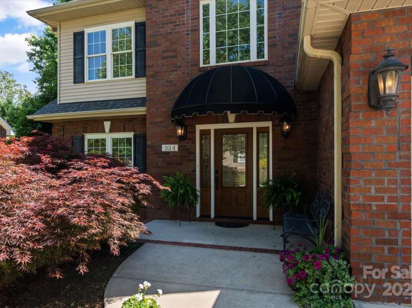 3124 17th Street Lane, Hickory, NC 28601.  MLS# CAR4260375, YatesRealty ID 17655. 