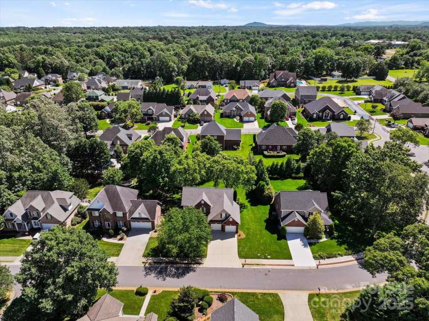 3124 17th Street Lane, Hickory, NC 28601.  MLS# CAR4260375, YatesRealty ID 17655. 