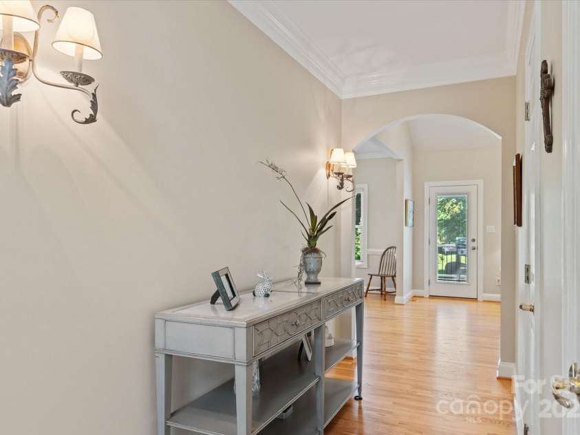 3124 17th Street Lane, Hickory, NC 28601.  MLS# CAR4260375, YatesRealty ID 17655. 