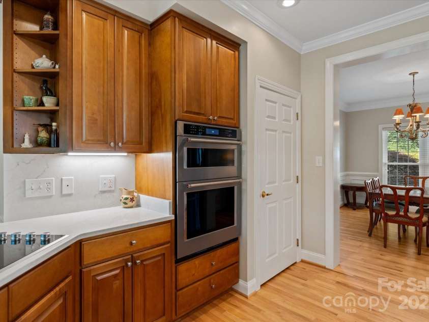 3124 17th Street Lane, Hickory, NC 28601.  MLS# CAR4260375, YatesRealty ID 17655. 