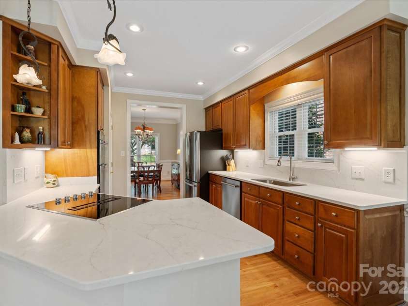 3124 17th Street Lane, Hickory, NC 28601.  MLS# CAR4260375, YatesRealty ID 17655. 