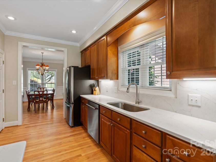 3124 17th Street Lane, Hickory, NC 28601.  MLS# CAR4260375, YatesRealty ID 17655. 