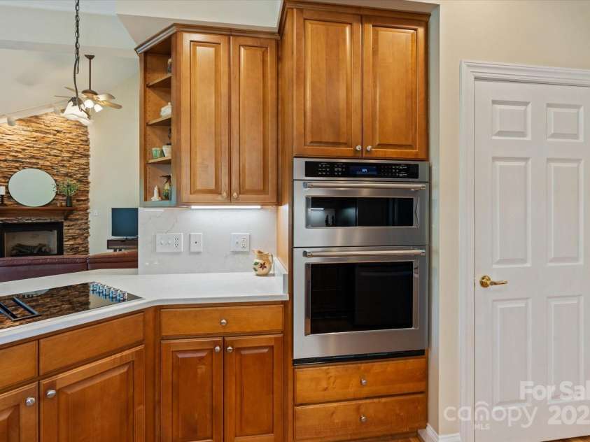 3124 17th Street Lane, Hickory, NC 28601.  MLS# CAR4260375, YatesRealty ID 17655. 