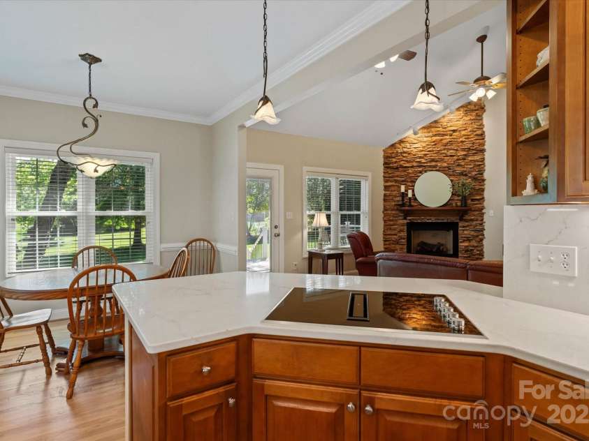 3124 17th Street Lane, Hickory, NC 28601.  MLS# CAR4260375, YatesRealty ID 17655. 