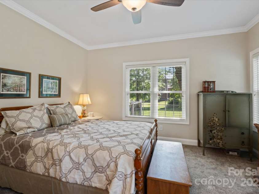 3124 17th Street Lane, Hickory, NC 28601.  MLS# CAR4260375, YatesRealty ID 17655. 