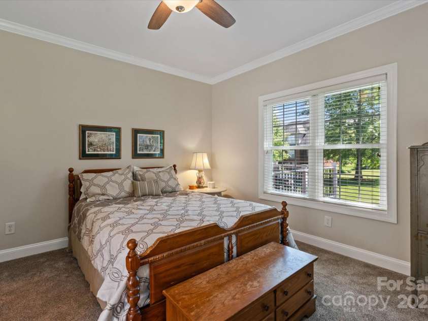 3124 17th Street Lane, Hickory, NC 28601.  MLS# CAR4260375, YatesRealty ID 17655. 