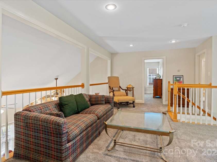 3124 17th Street Lane, Hickory, NC 28601.  MLS# CAR4260375, YatesRealty ID 17655. 