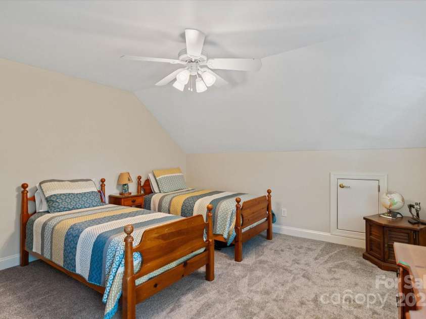 3124 17th Street Lane, Hickory, NC 28601.  MLS# CAR4260375, YatesRealty ID 17655. 