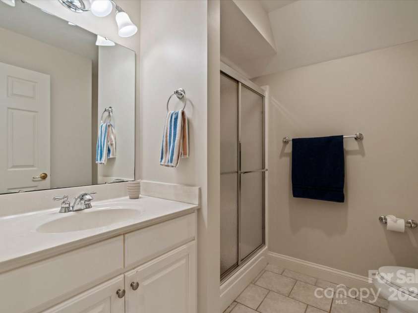 3124 17th Street Lane, Hickory, NC 28601.  MLS# CAR4260375, YatesRealty ID 17655. 