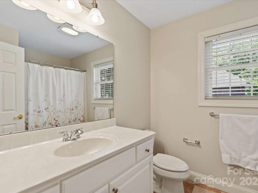 3124 17th Street Lane, Hickory, NC 28601.  MLS# CAR4260375, YatesRealty ID 17655. 