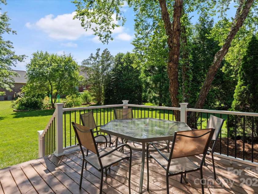 3124 17th Street Lane, Hickory, NC 28601.  MLS# CAR4260375, YatesRealty ID 17655. 