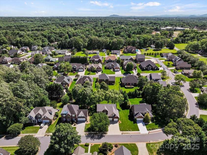 3124 17th Street Lane, Hickory, NC 28601.  MLS# CAR4260375, YatesRealty ID 17655. 