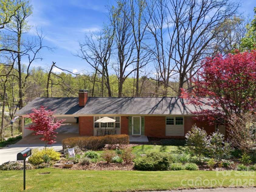 50 Hemlock Street, Arden, NC 28704.  MLS# CAR4364356, YatesRealty ID 17655. 