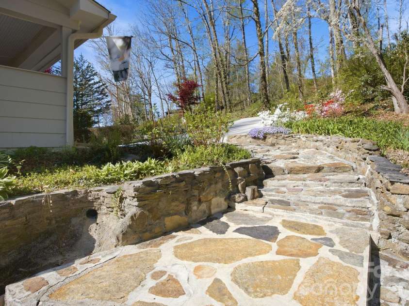 50 Hemlock Street, Arden, NC 28704.  MLS# CAR4364356, YatesRealty ID 17655. 